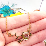 Collana ciondolo molecola di serotonina pendente girocollo fiori veri. Gioielli fiori veri in resina. Regalo felicità speciale