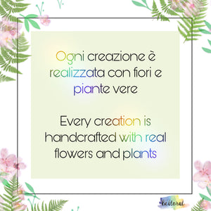 Collana ciondolo orsetto gommoso in resina. Bigiotteria artigianale. Pendente orso fiori veri Forget me not. Idea regalo ragazze e bambine.