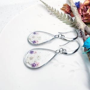 Orecchini donna goccia fiori veri ciondoli in resina trasparente. gioielli in resina. Regalo donna. Accessori argento