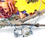 Collana ciondolo molecola di serotonina pendente girocollo fiori veri. Gioielli fiori veri in resina. Regalo felicità speciale