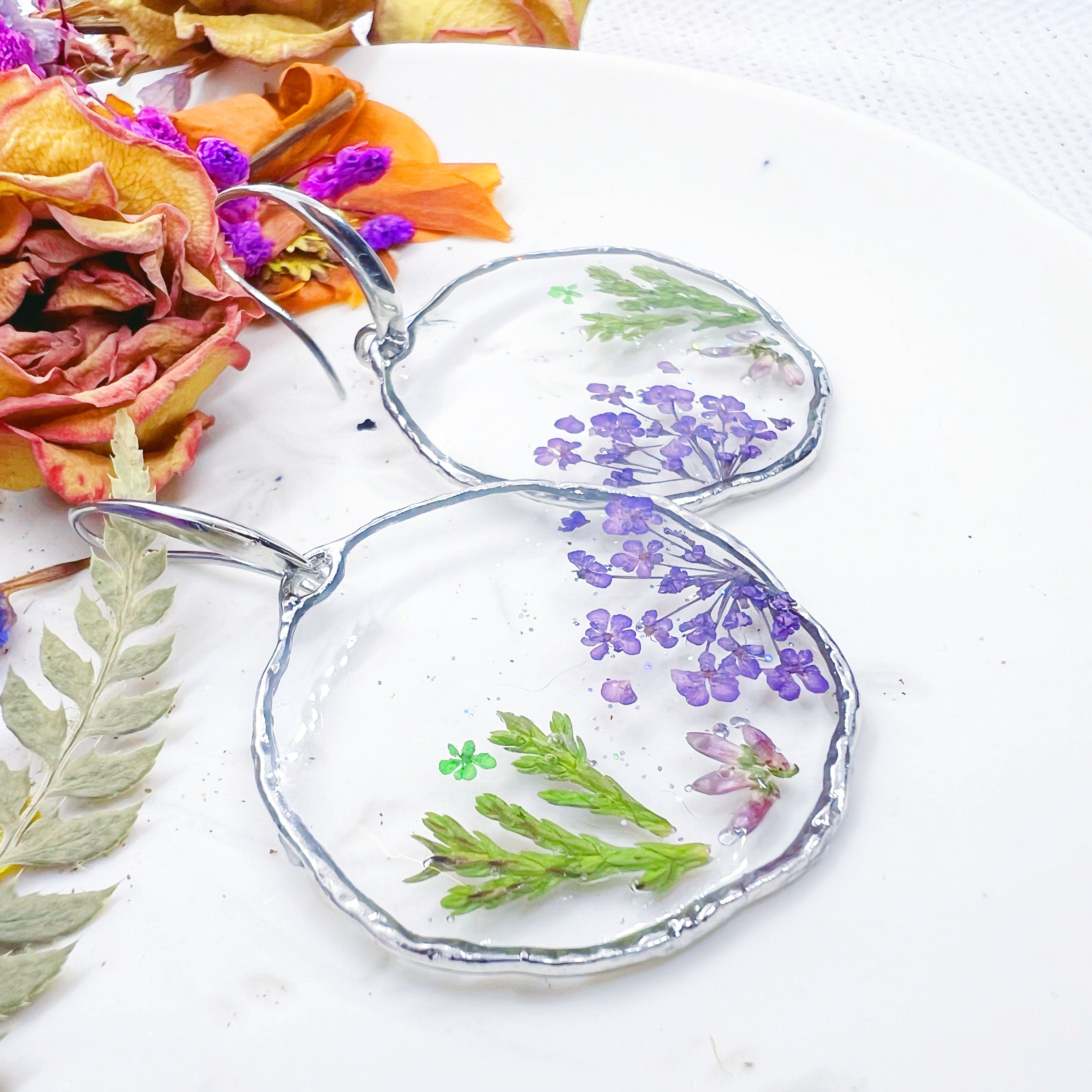 Orecchini Eleganti Cerchi Donna Pendenti. Gioielli Fiori Veri Orecchini Leggeri Anallergici. Ciondoli argento. Idea Regalo Compleanno.