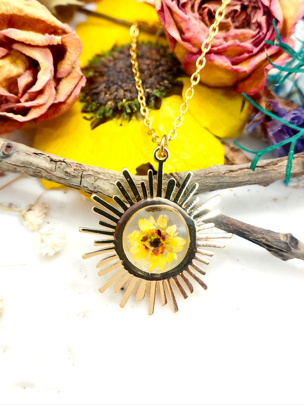 Collana donna ciondolo sole placcato oro fiore vero giallo strawflower resina Catena acciaio oro Gioielli cristalli fiori essiccati pressati