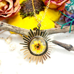 Collana donna ciondolo sole placcato oro fiore vero giallo strawflower resina Catena acciaio oro Gioielli cristalli fiori essiccati pressati