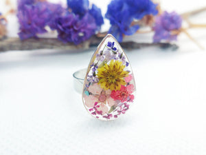 Anello donna fiori veri in resina. Gemma goccia argento trasparente con fiori secchi pressati. Anello taglia unica regolabile. Anello resina