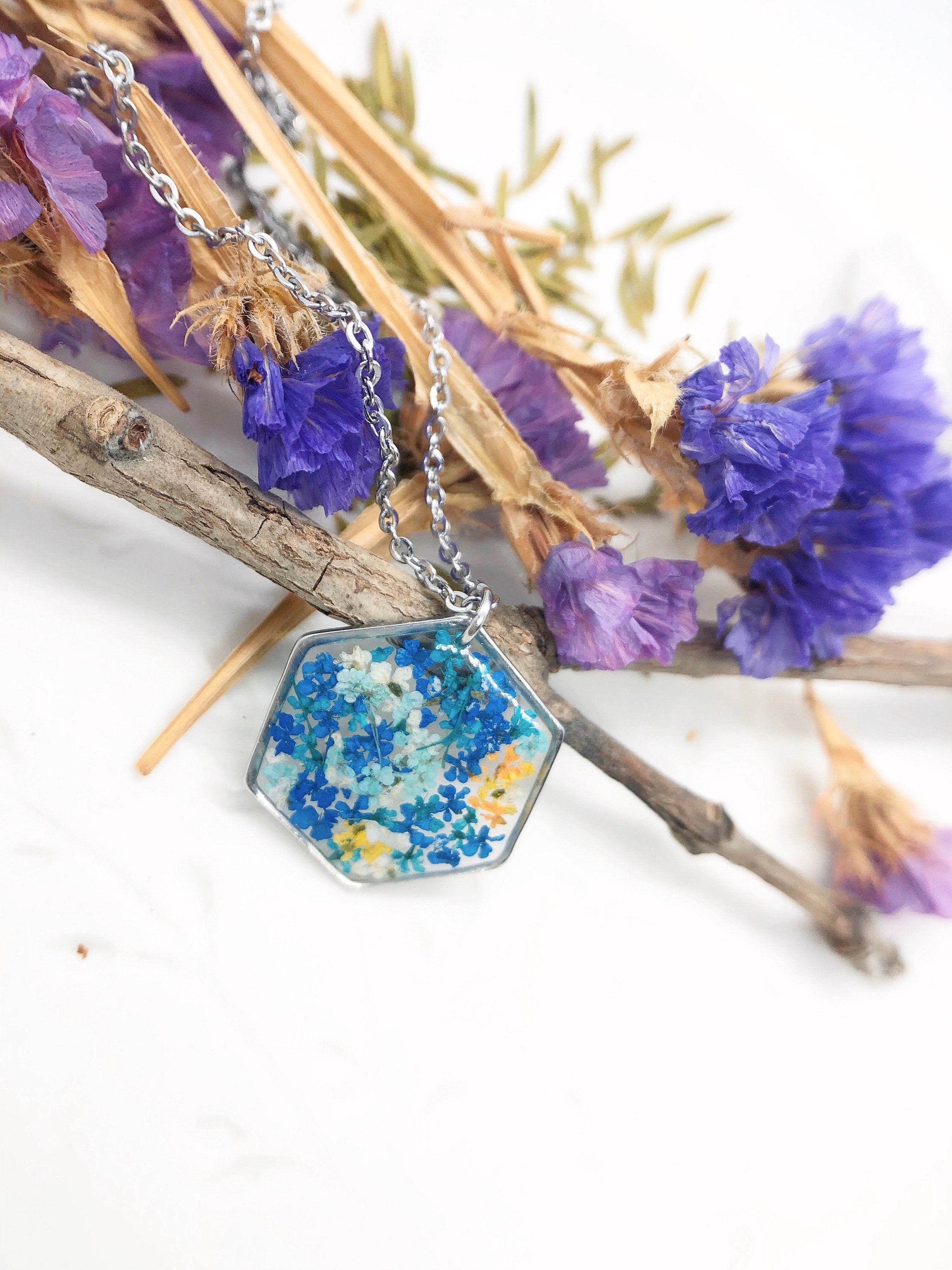 Collana donna notte stellata di Van Gogh. Ciondolo piccolo fiori veri con catenella acciaio argento.Gioielli resina.Fiori pressati essiccati