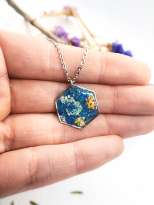 Collana donna notte stellata di Van Gogh. Ciondolo piccolo fiori veri con catenella acciaio argento.Gioielli resina.Fiori pressati essiccati