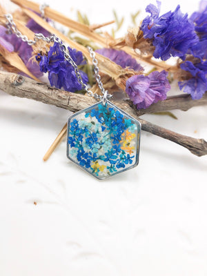 Collana donna notte stellata di Van Gogh. Ciondolo piccolo fiori veri con catenella acciaio argento.Gioielli resina.Fiori pressati essiccati