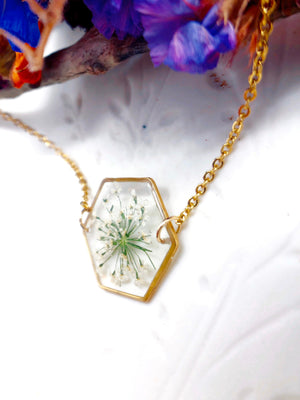 Collana donna oro terrarium fiore vero pizzo bianco Ciondolo resina catenella acciaio regolabile.Gioielli resina fiori veri cristalli pietre