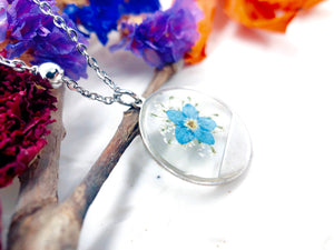 Collana donna ciondolo ottone argentato fiori veri Forget me not in resina. Catenella acciaio. Gioielli minimalist botanica terrarium natura