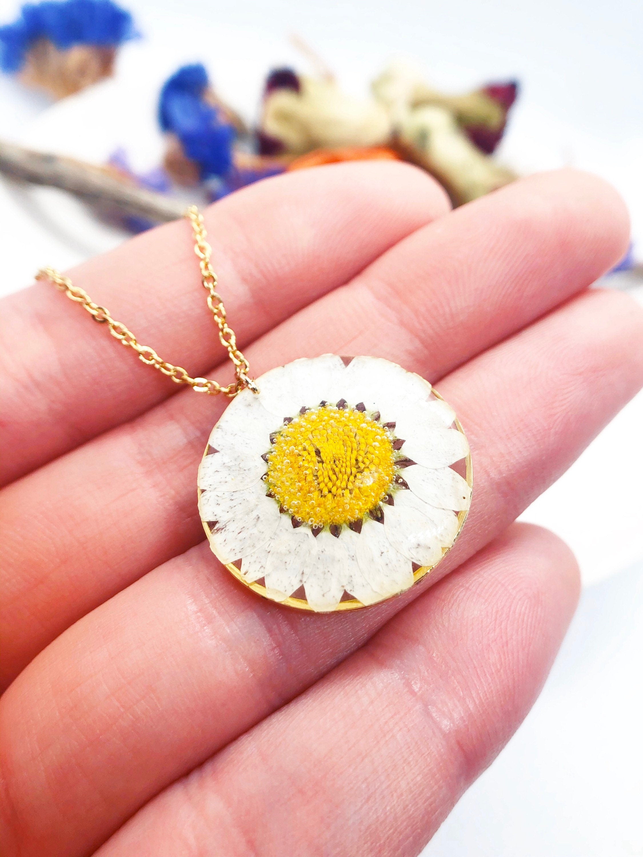 Real white daisy flower necklace for women. Dried flower jewelry pressed in resin. Women's gold necklace accessories. Unique gift for her.