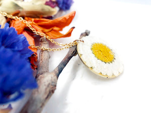 Real white daisy flower necklace for women. Dried flower jewelry pressed in resin. Women's gold necklace accessories. Unique gift for her.