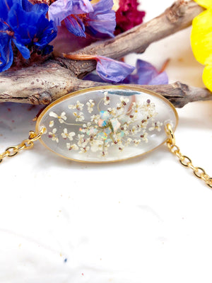 Woman terrarium flower bracelet real white lace Pendant in resin steel gold chain adjustable one size.Resin flowers jewels