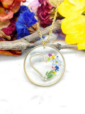 Woman necklace pendant gold steel heart pendant real dried flowers pressed in resin.Jewelry real resin flowers.Charm crystal necklace