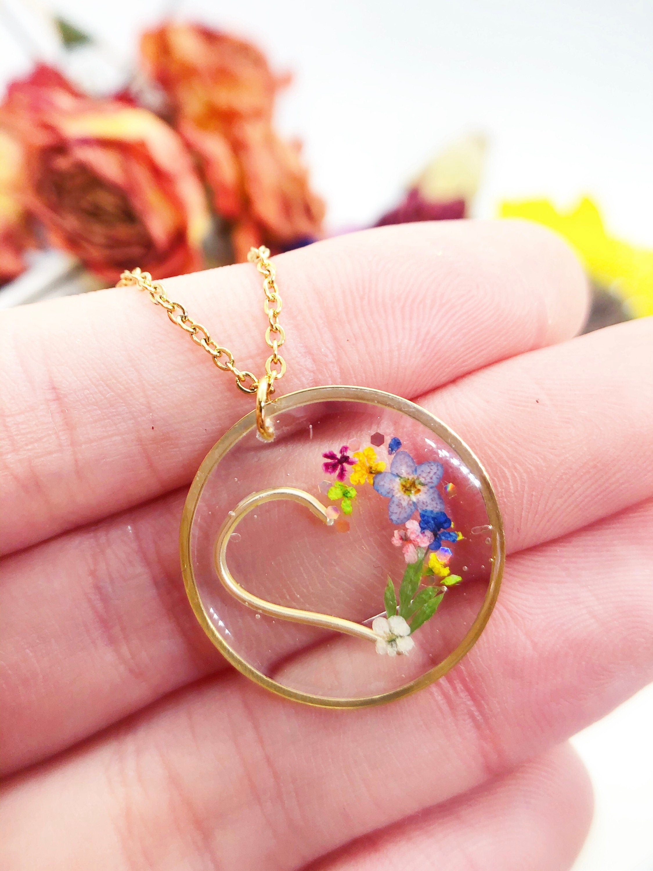 Woman necklace pendant gold steel heart pendant real dried flowers pressed in resin.Jewelry real resin flowers.Charm crystal necklace