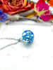 Collana mini sfera fiori veri nontiscordardimé Forget me not resina uv.Ciondolo catenella acciaio. Gioielli resina.Fiori pressati essiccati