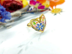 Anello cuore fiori veri in resina.anello acciaio oro inossidabile fiori nontiscordardimé . Anello taglia unica regolabile.Anello resina