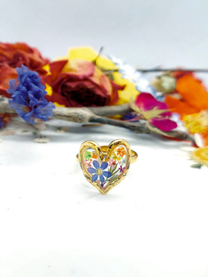 Anello cuore fiori veri in resina.anello acciaio oro inossidabile fiori nontiscordardimé . Anello taglia unica regolabile.Anello resina