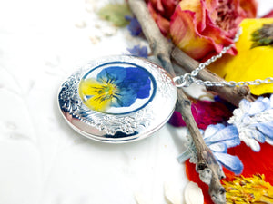 Collana donna ciondolo medaglione porta foto ricordo. Ciondoli fiore vero Viola del pensiero Pansy. Collana ottone argentato