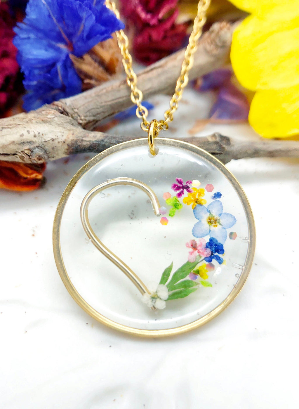 Woman necklace pendant gold steel heart pendant real dried flowers pressed in resin.Jewelry real resin flowers.Charm crystal necklace