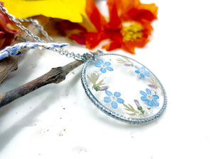 Collana fiori veri nontiscordardimé Forget me not in resina uv. Ciondolo cerchio argento acciaio.Gioielli resina.Fiori pressati essiccati