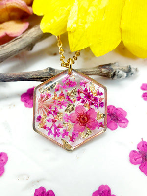 Collana donna oro terrarium fiori veri pizzo rosa fucsia Ciondolo resina catenella acciaio regolabile.Gioielli resina fiori veri cristalli