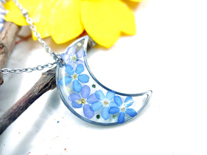 Collana Luna fiori veri Forget me not in resina uv. Ciondolo Luna argento nontiscordardimé .Gioielli resina.Fiori pressati essiccati