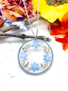 Collana fiori veri nontiscordardimé Forget me not in resina uv. Ciondolo cerchio argento acciaio.Gioielli resina.Fiori pressati essiccati