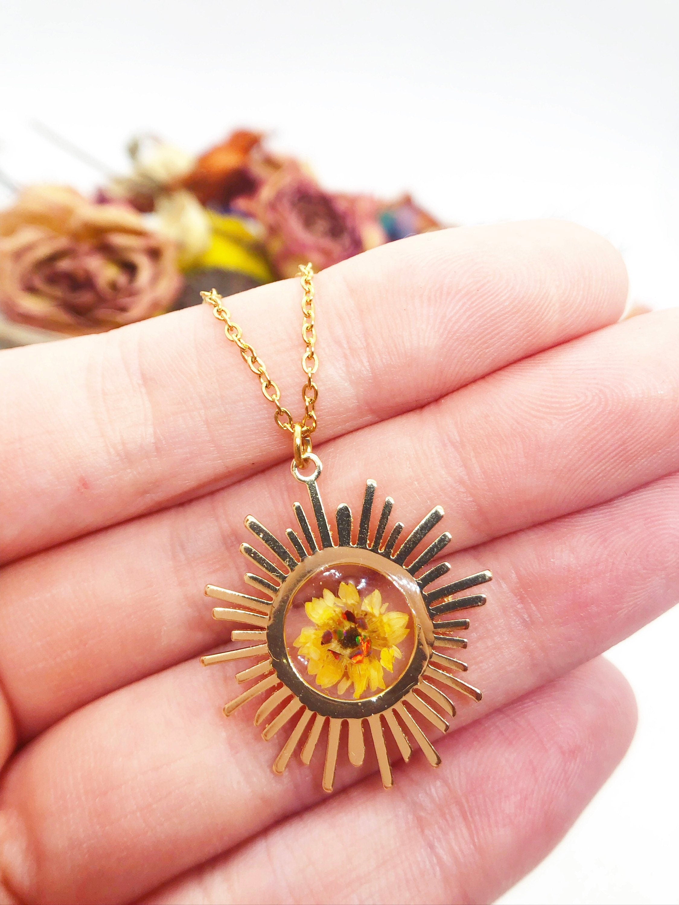 Collana donna ciondolo sole placcato oro fiore vero giallo strawflower resina Catena acciaio oro Gioielli cristalli fiori essiccati pressati