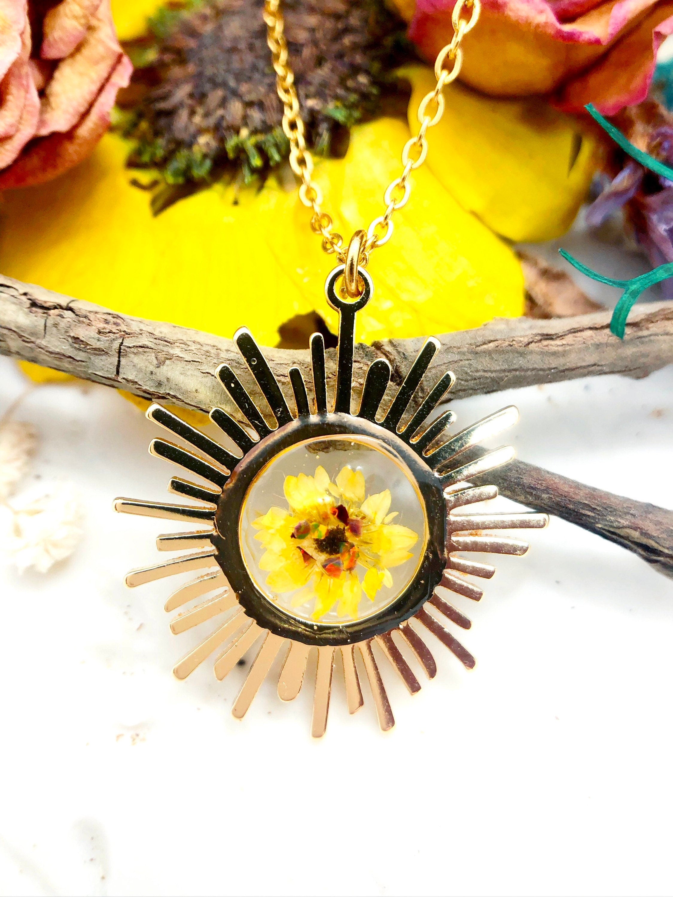 Collana donna ciondolo sole placcato oro fiore vero giallo strawflower resina Catena acciaio oro Gioielli cristalli fiori essiccati pressati