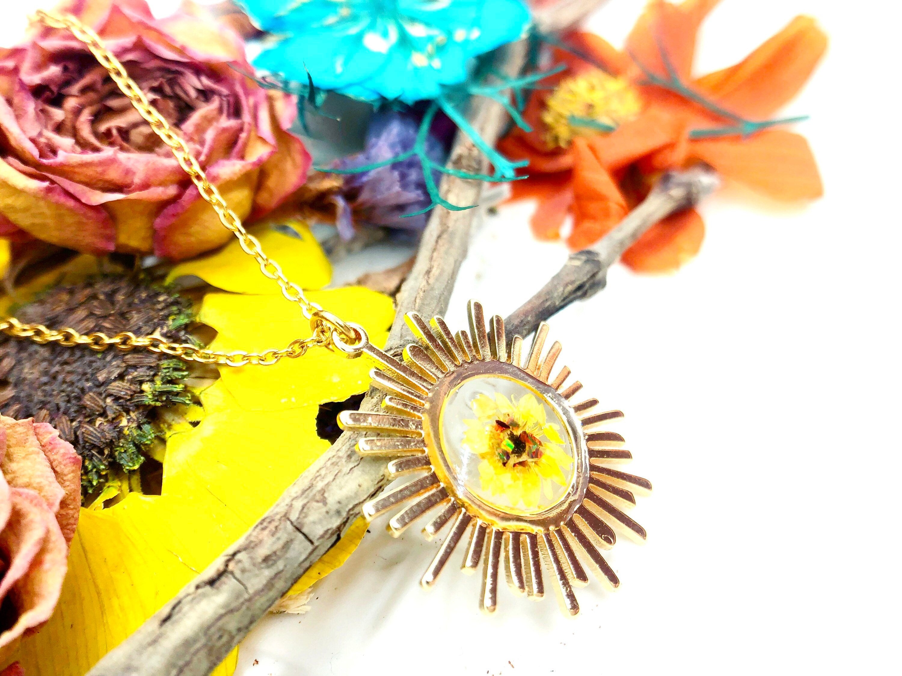 Collana donna ciondolo sole placcato oro fiore vero giallo strawflower resina Catena acciaio oro Gioielli cristalli fiori essiccati pressati