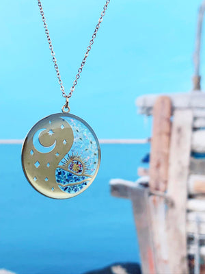 Collana donna pendente oro ciondolo giorno e notte ottone. Gioielli fiori veri resina con scaglie opale. Charm luna sole mare stelle