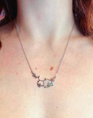 Collana ciondolo molecola di serotonina pendente girocollo fiori veri. Gioielli fiori veri in resina. Regalo felicità speciale